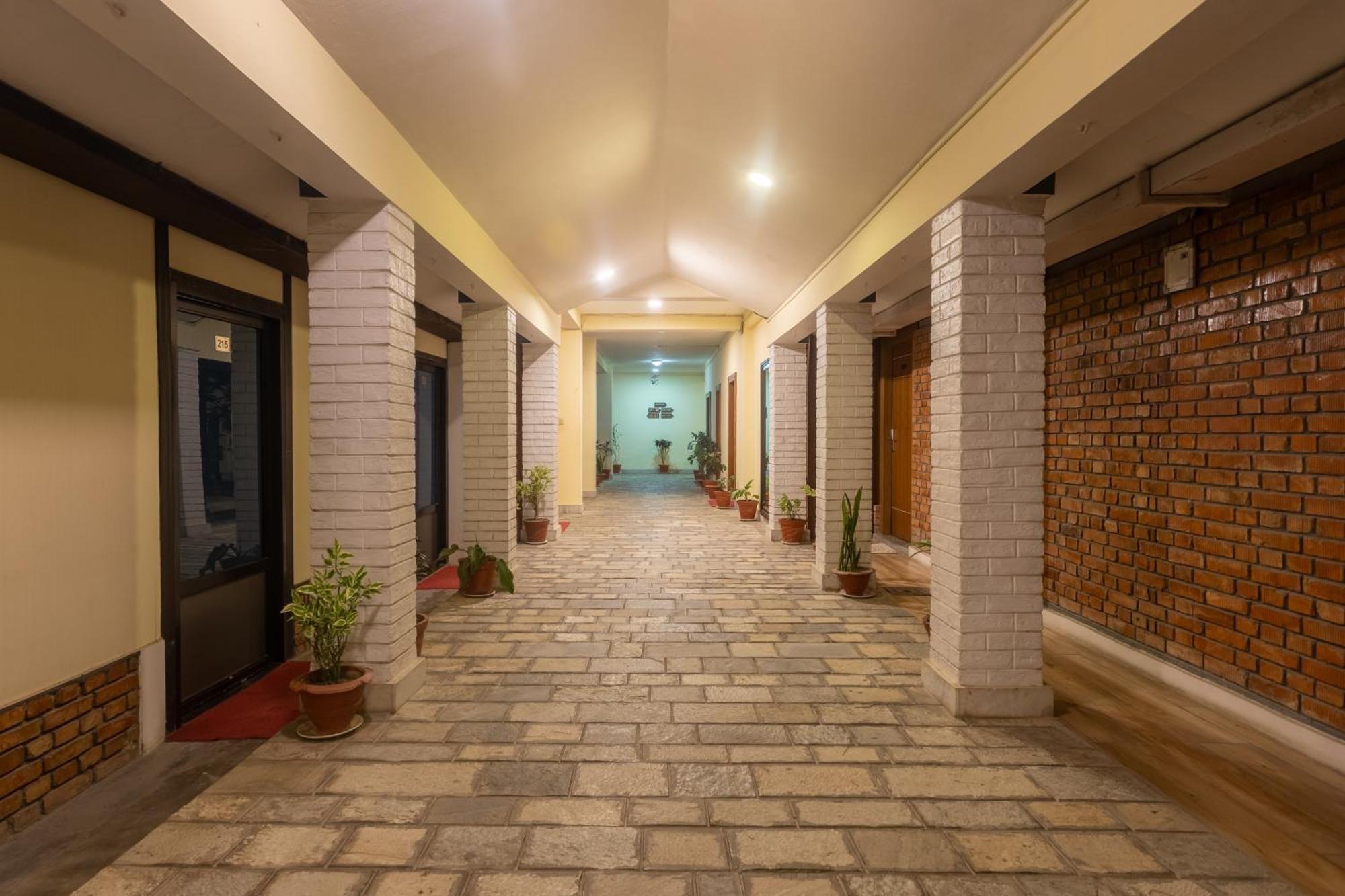 Dreamland Gold Resort & Hotel Siddharthanagar Exterior photo