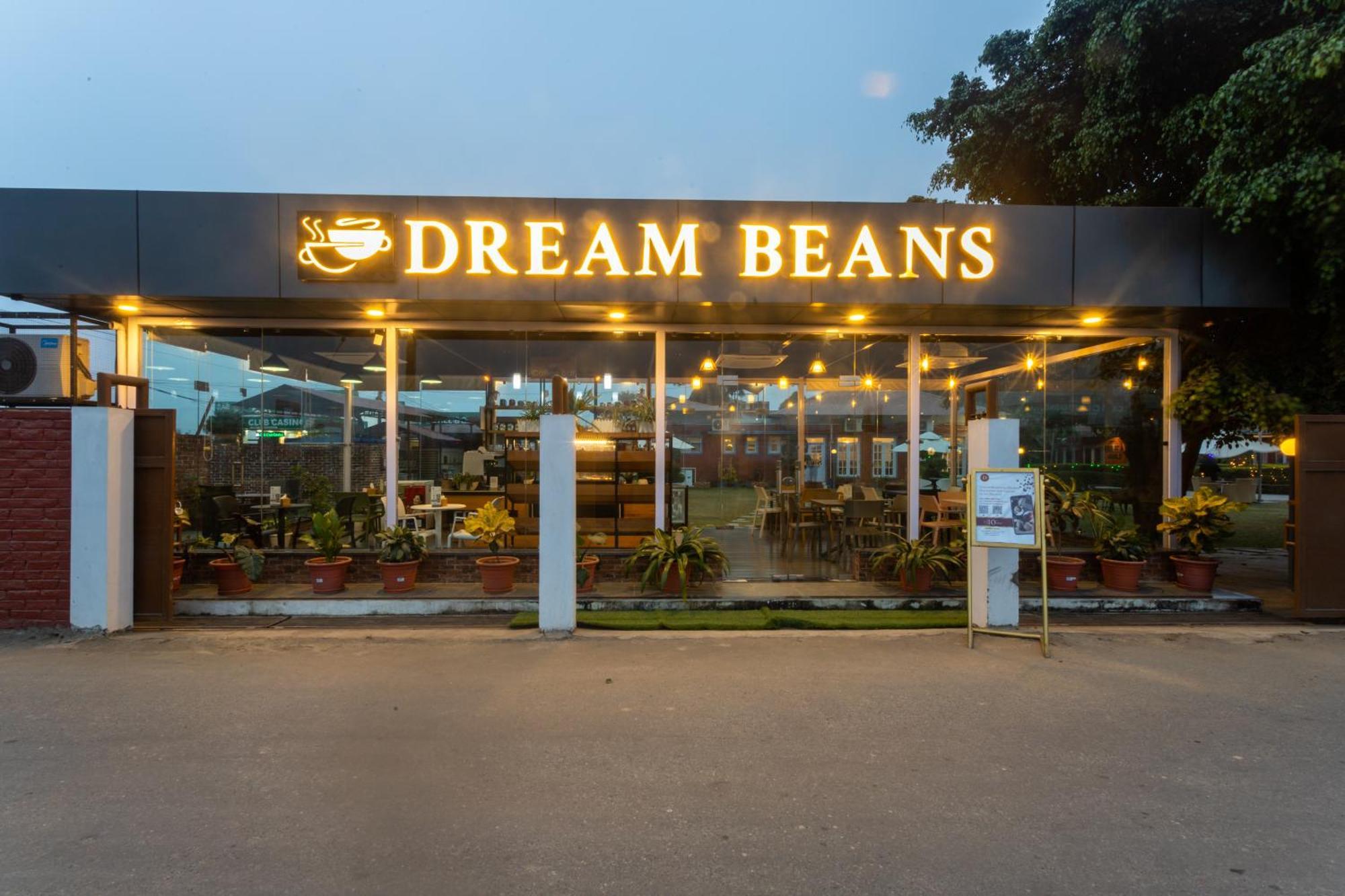 Dreamland Gold Resort & Hotel Siddharthanagar Exterior photo