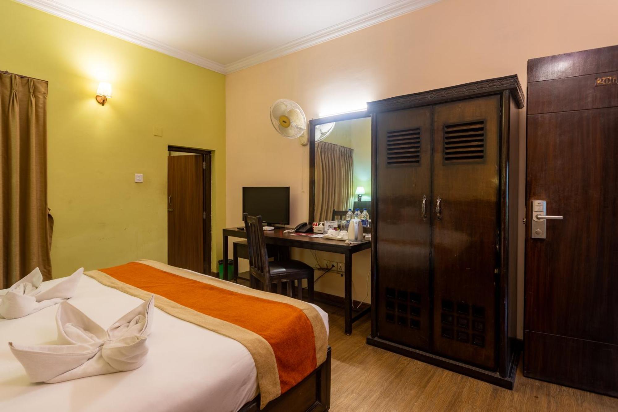 Dreamland Gold Resort & Hotel Siddharthanagar Exterior photo