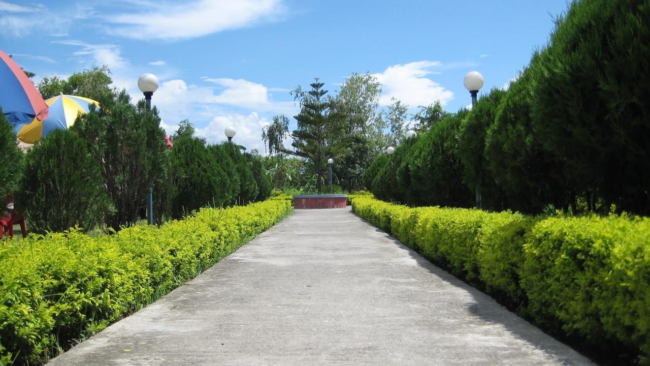Dreamland Gold Resort & Hotel Siddharthanagar Exterior photo